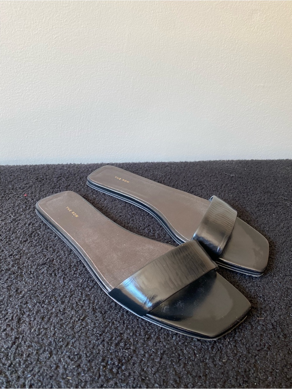 The Row The Chocolate Flat Sandals (Black)